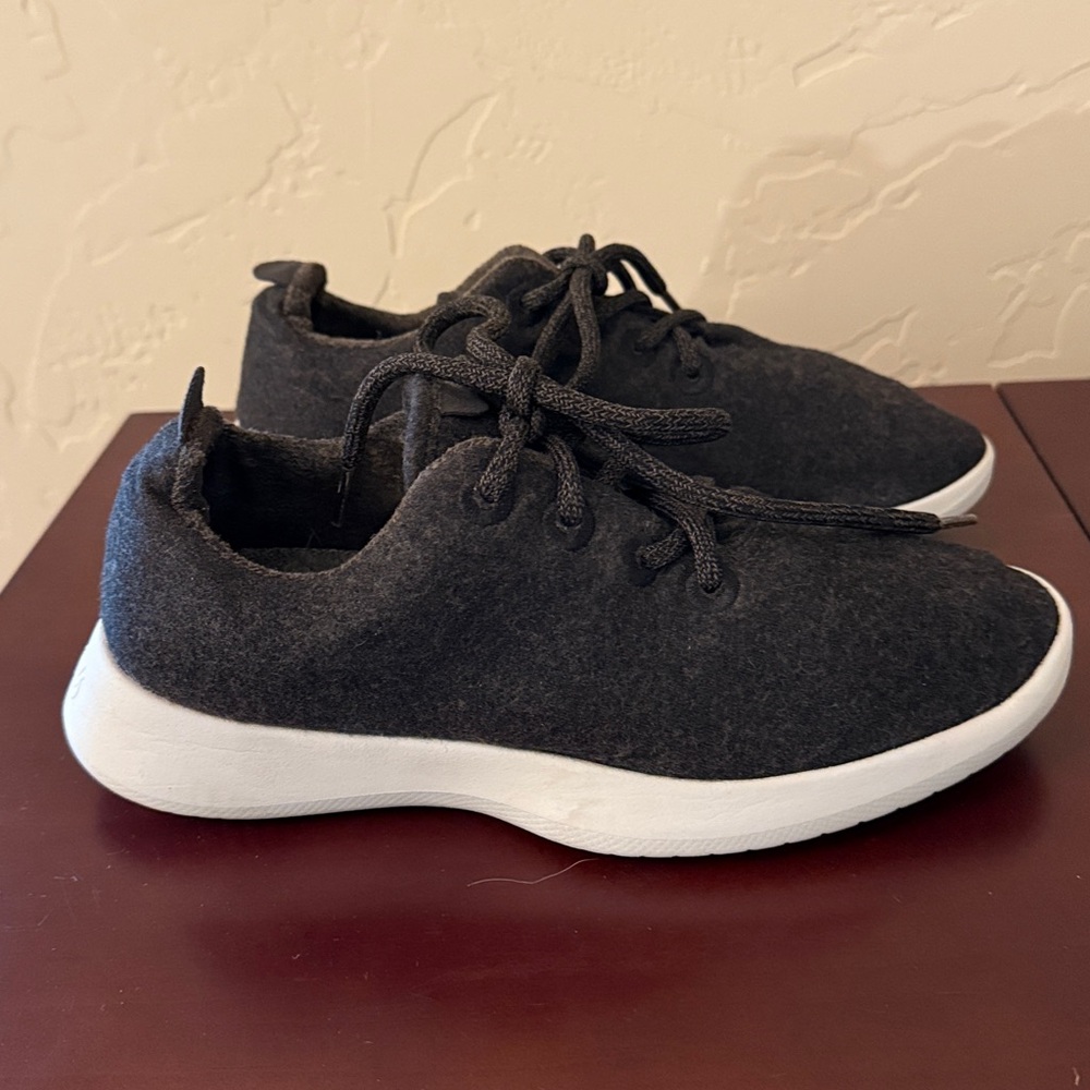 Charcoal Grey Allbirds wool runners - size 7